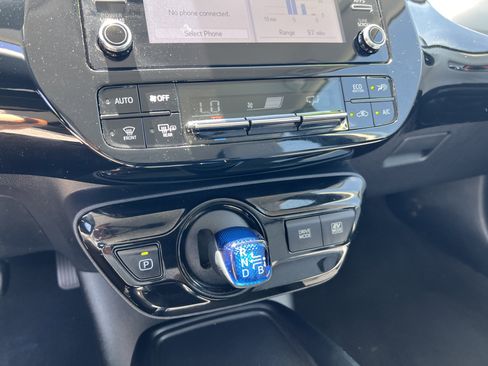 Used 2020 Toyota Prius LE image 9