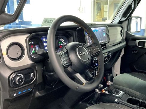 Used 2024 Jeep Wrangler Unlimited AWD/4WD image 8