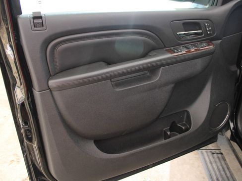 Used 2013 GMC Yukon Denali image 11