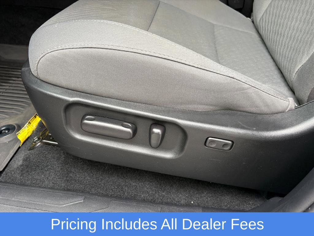 Used 2022 Toyota Tacoma SR5 AWD/4WD image 15