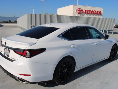 Used 2019 Lexus ES 350 F Sport image 3