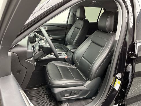 Used 2024 Ford Explorer XLT w/ Equipment Group 202A AWD/4WD image 13
