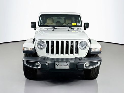 Used 2018 Jeep Wrangler Unlimited Sahara AWD/4WD image 2