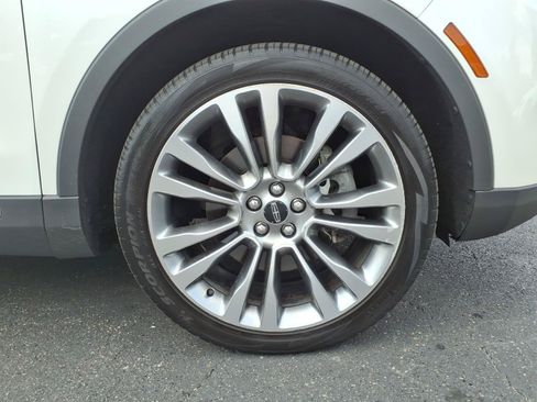 Used 2017 Lincoln MKX Reserve w/ Driver Assistance Package AWD/4WD image 9
