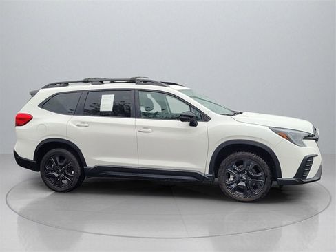 Used 2023 Subaru Ascent Onyx Edition image 9