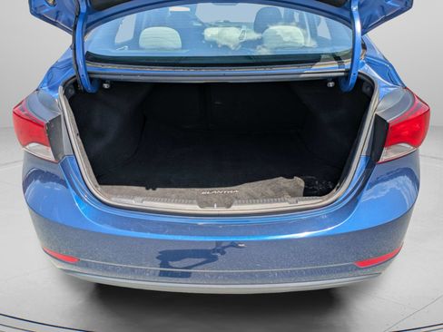 Used 2015 Hyundai Elantra SE w/ Option Group 02 FWD image 9