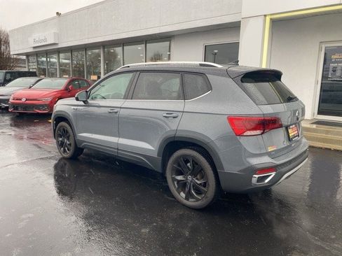 New 2024 Volkswagen Taos SE image 11