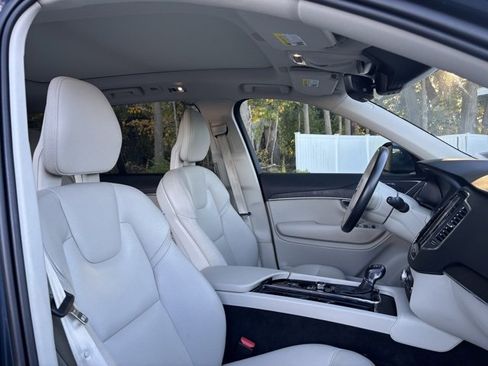 Used 2020 Volvo XC90 T6 Momentum w/ Protection Package Premier image 18