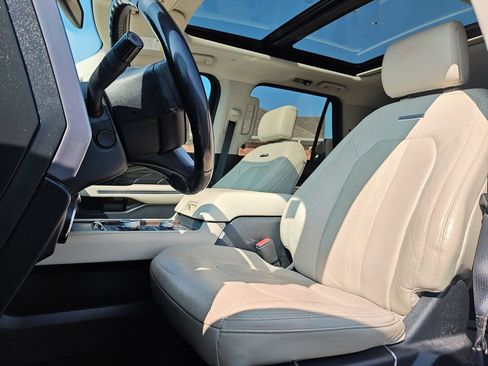 Used 2019 Ford Expedition Platinum AWD/4WD image 13