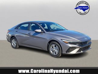 New 2025 Hyundai Elantra SE image 1