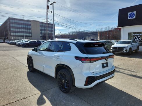 New 2026 Volkswagen Tiguan SE R-Line image 3