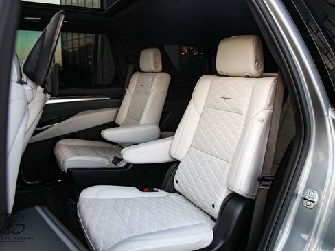 Used 2025 Cadillac Escalade V w/ LPO, ONYX Package AWD/4WD image 27