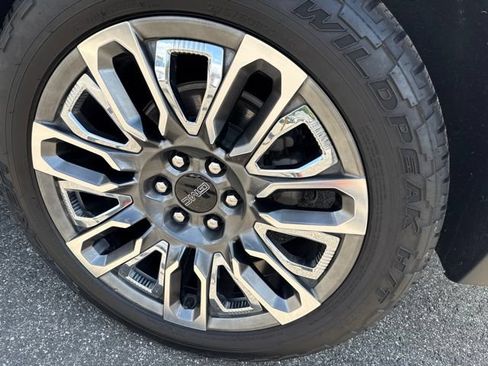 Used 2023 GMC Yukon Denali Ultimate AWD/4WD image 9