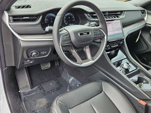 New 2025 Jeep Grand Cherokee L Limited image 9