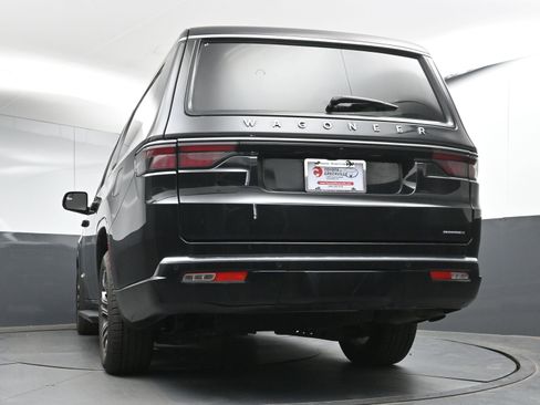 Used 2024 Jeep Wagoneer L Series II w/ Flexible Seating Group image 27