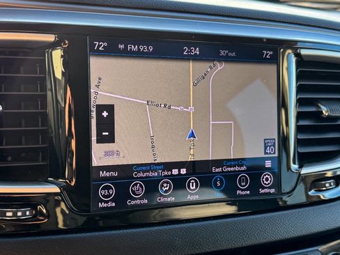 Used 2020 Chrysler Pacifica Touring-L image 27