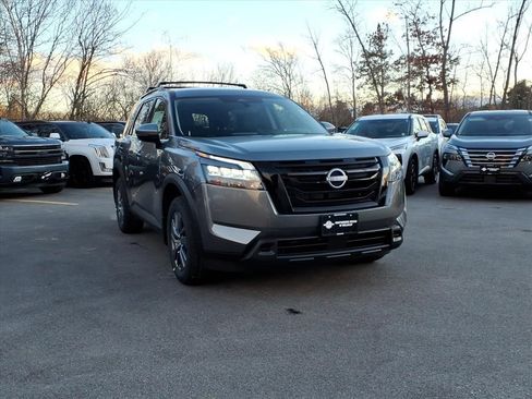 New 2025 Nissan Pathfinder SV w/ Black Appearance Package image 3