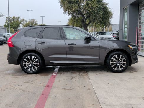 Used 2025 Volvo XC60 B5 Plus image 10