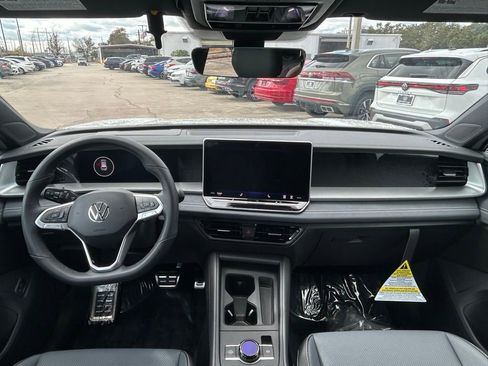 New 2026 Volkswagen Tiguan SE R-Line image 11