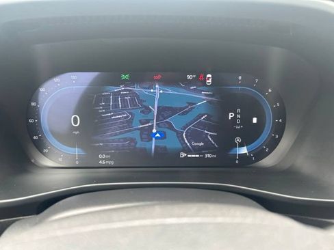 Certified 2025 Volvo XC40 B5 Plus AWD/4WD image 21