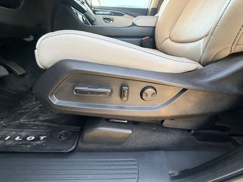 Used 2025 Honda Pilot EX-L image 10