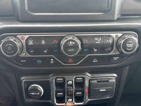 Used 2023 Jeep Wrangler Unlimited w/ Cold Weather Group image 29