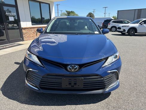 Used 2023 Toyota Camry XLE FWD image 9