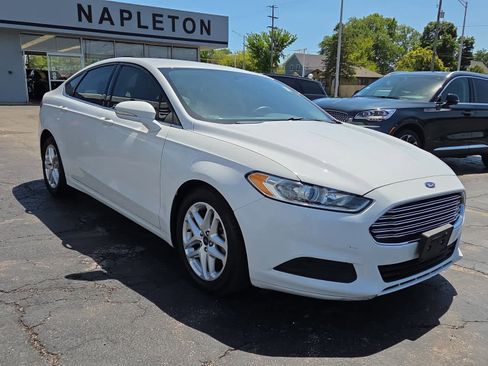 Used 2015 Ford Fusion SE FWD image 3