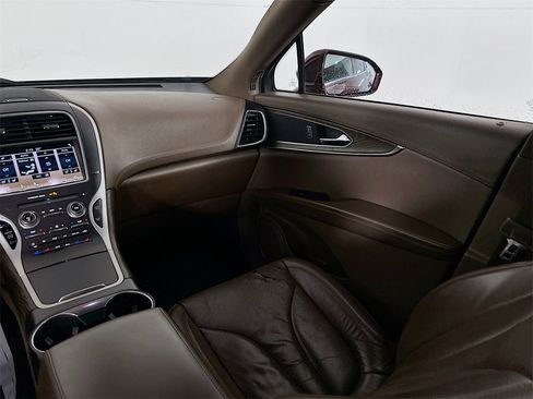 Used 2018 Lincoln MKX Reserve w/ Lincoln MKX Climate Package image 25