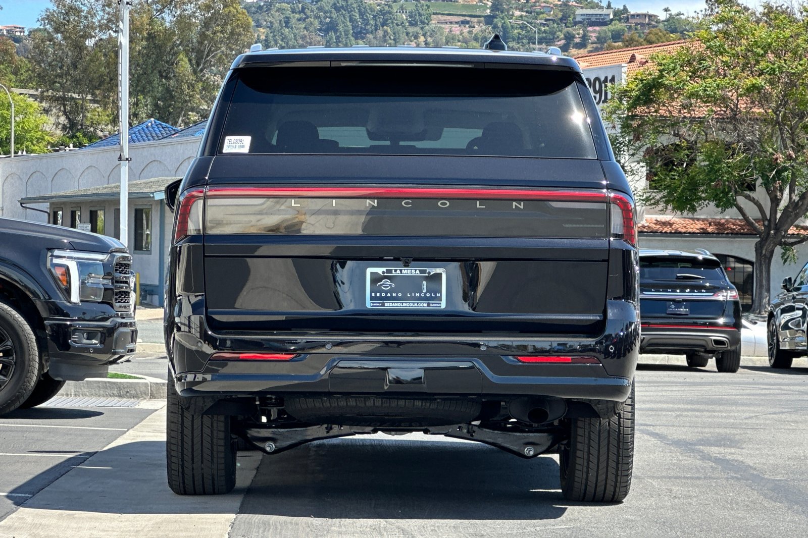 New 2026 Lincoln Navigator L Premier AWD/4WD image 4
