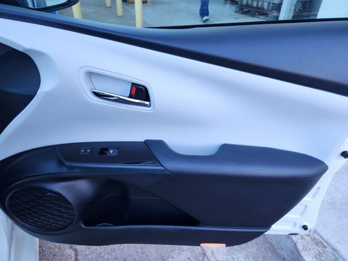 Used 2018 Toyota Prius Four image 14