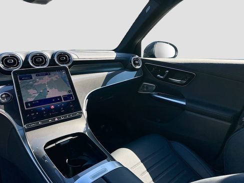 Used 2025 Mercedes-Benz GLC 300 image 25