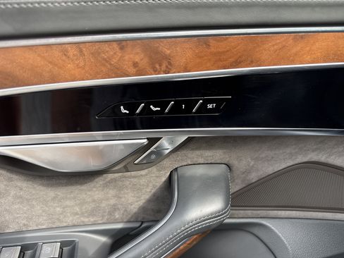 Used 2021 Audi A8 L 4.0T image 39