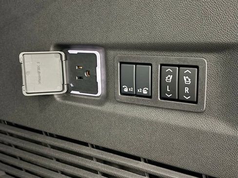 New 2026 GMC Yukon XL Elevation image 10