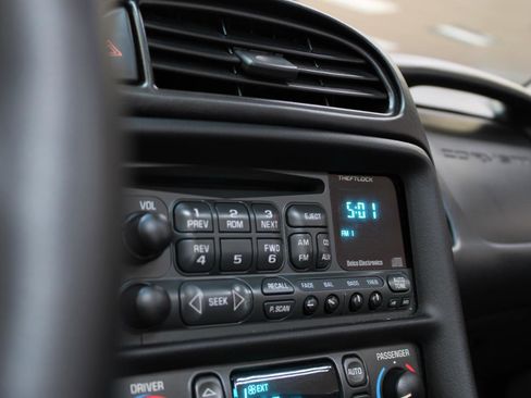 Used 2004 Chevrolet Corvette Convertible w/ Preferred Equipment Group image 27