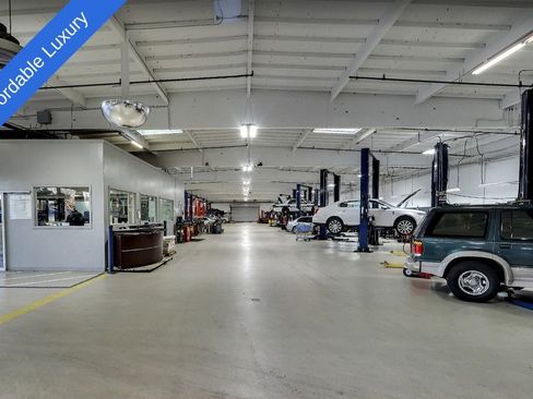 Used 2023 Cadillac XT4 Sport FWD image 35