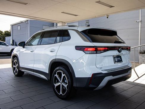 Certified 2025 Volkswagen Tiguan SE image 15