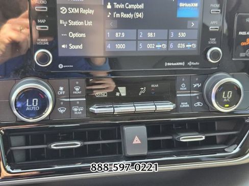 Used 2021 Toyota Highlander LE FWD image 23