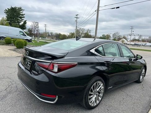 Used 2022 Lexus ES 300h w/ Luxury Package FWD image 5