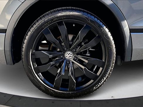 Used 2021 Volkswagen Tiguan SE R-Line image 36