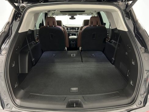 Used 2018 Buick Enclave Avenir w/ Avenir Technology Package AWD/4WD image 37