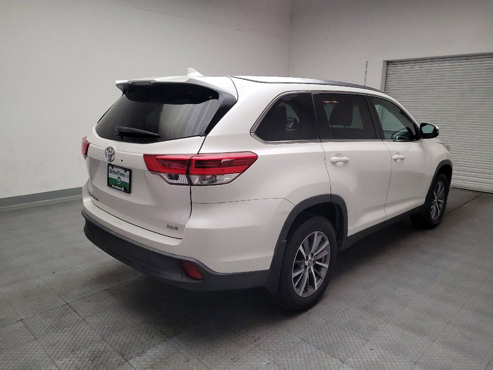 Used 2019 Toyota Highlander XLE FWD image 9