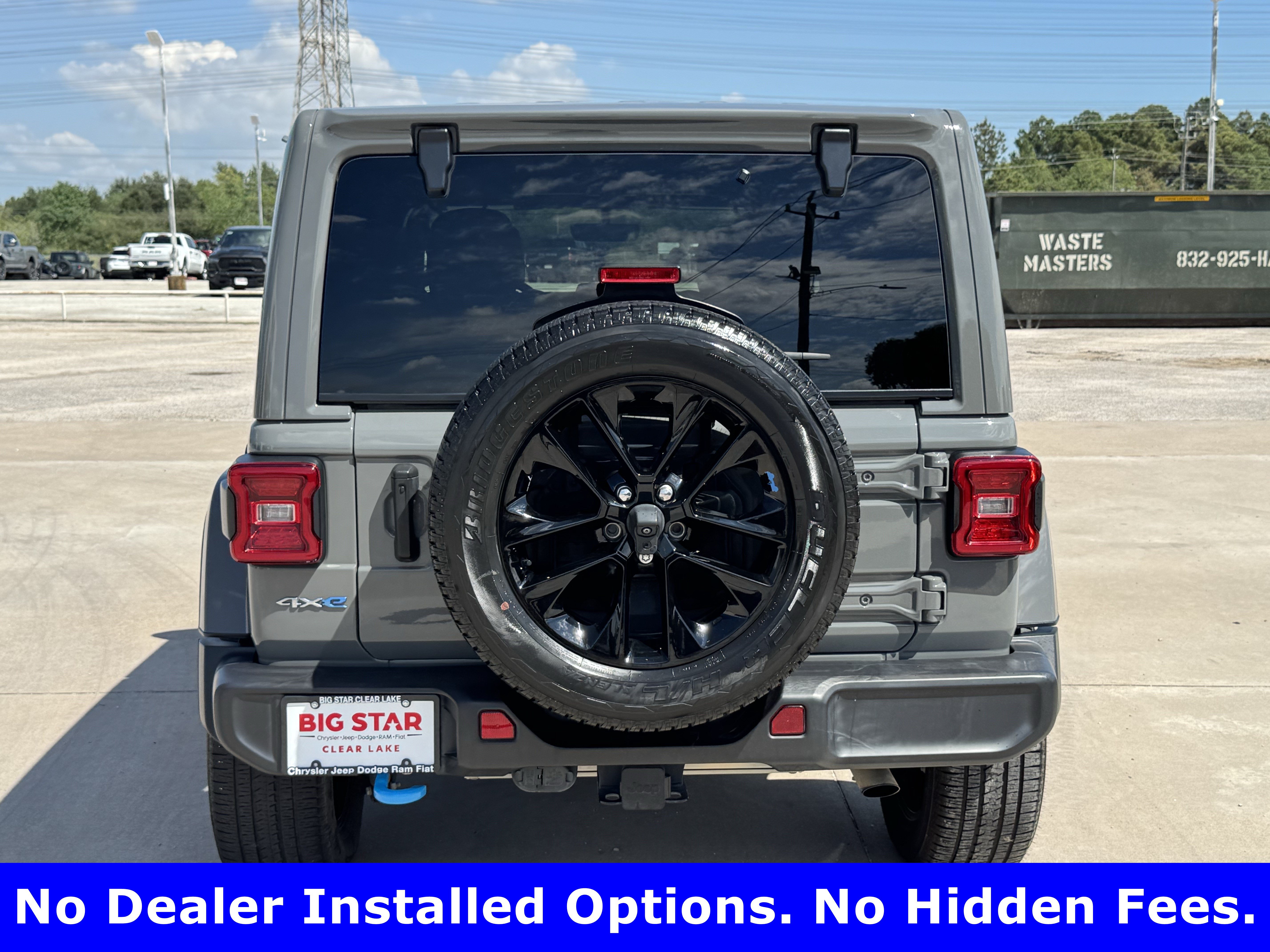 Used 2023 Jeep Wrangler Unlimited Sahara w/ Dual Top Group AWD/4WD image 6