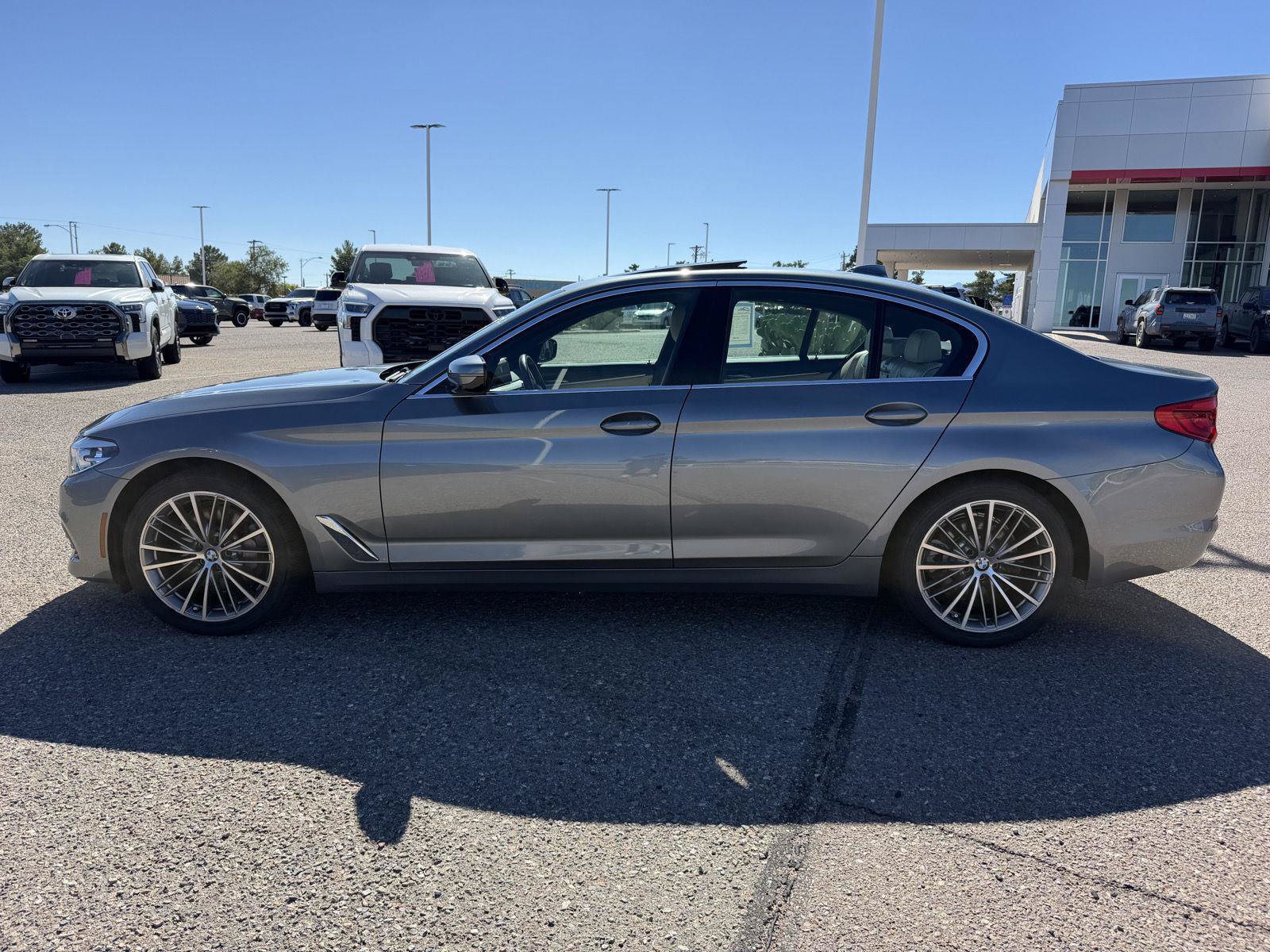Used 2020 BMW 530i xDrive AWD/4WD image 2