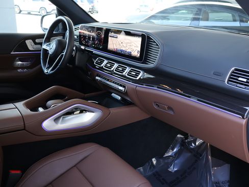 Certified 2025 Mercedes-Benz GLS 450 4MATIC image 31