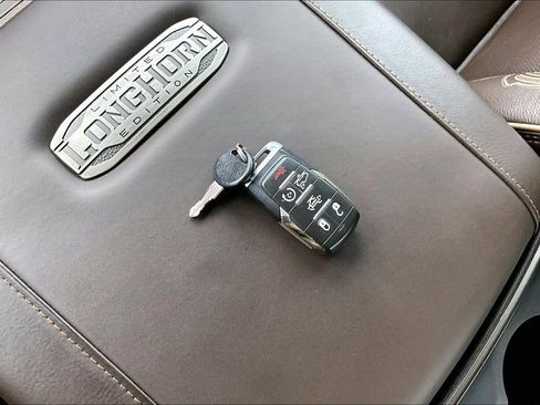 Used 2025 RAM 1500 Limited AWD/4WD image 36