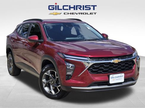 Used 2025 Chevrolet Trax LT w/ Driver Confidence Package FWD image 1