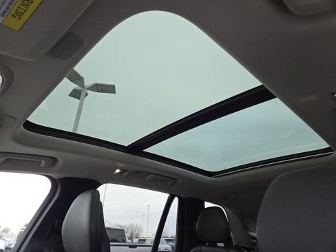 Used 2021 Volvo XC90 T6 Momentum w/ Advanced Package image 3