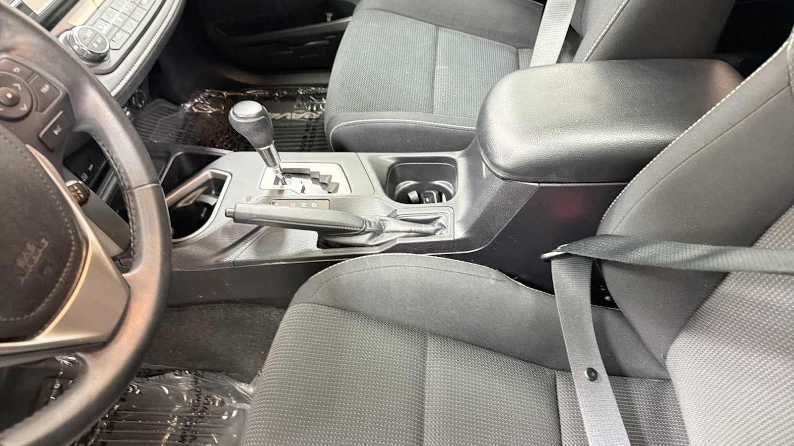 Used 2017 Toyota RAV4 XLE AWD/4WD image 23