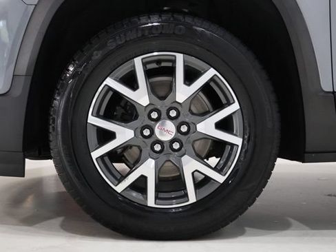 Used 2021 GMC Acadia SLE w/ Driver Convenience Package FWD image 9